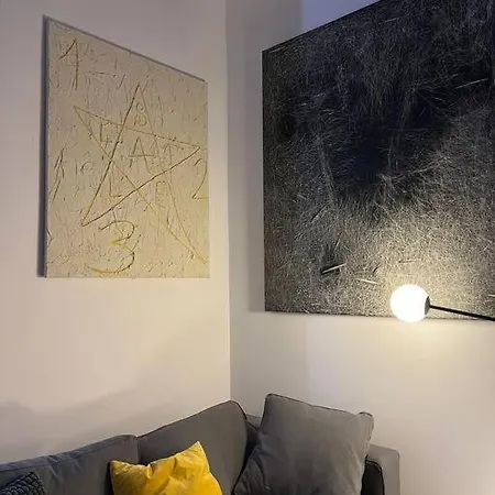 Apartment Lovely Art&design 2 Bdrms Flat Rom