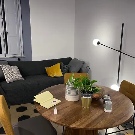 Apartment Lovely Art&design 2 Bdrms Flat Rom