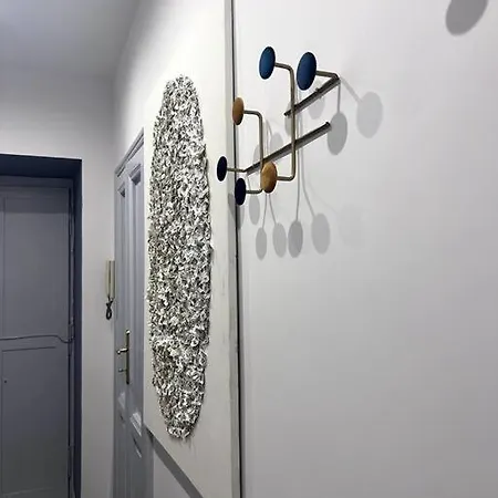 아파트 Lovely Art&design 2 Bdrms Flat