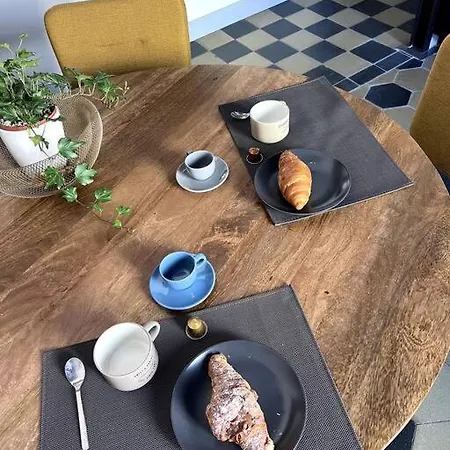 Апартаменты Lovely Art&design 2 Bdrms Flat